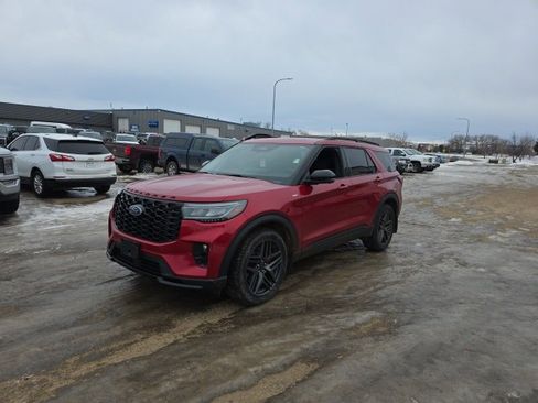 Used 2025 Ford Explorer ST-Line w/ Premium Package image 5