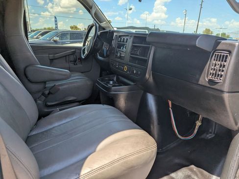 Used 2018 Chevrolet Express 2500 w/ Driver Convenience Package image 23