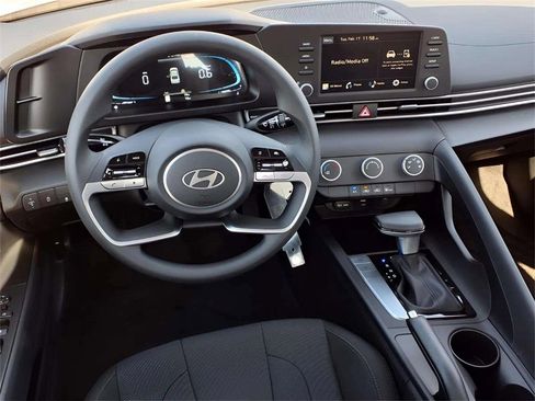 New 2026 Hyundai Elantra SE image 9