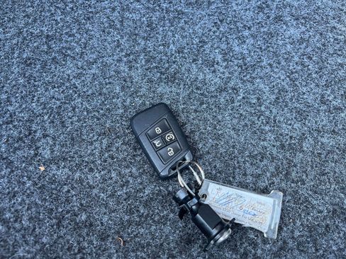 Used 2025 Volkswagen Jetta SE image 22