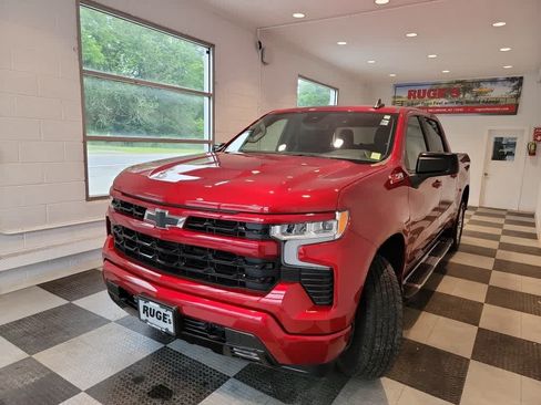 Used 2024 Chevrolet Silverado 1500 RST w/ Z71 Off-Road Package AWD/4WD image 2