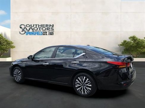 Used 2025 Nissan Altima 2.5 SV FWD image 3