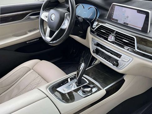 Used 2018 BMW 740e xDrive AWD/4WD image 7