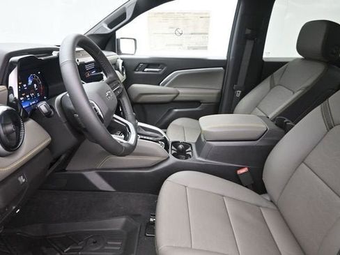 New 2026 Chevrolet Colorado Z71 w/ Midnight Edition AWD/4WD image 16