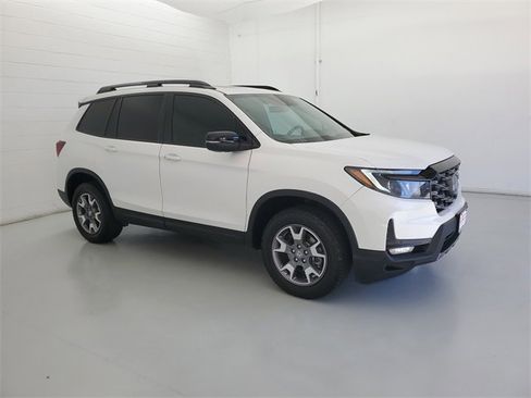 Used 2023 Honda Passport TrailSport image 4
