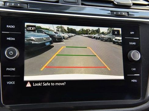 Used 2022 Volkswagen Tiguan SE AWD/4WD image 13