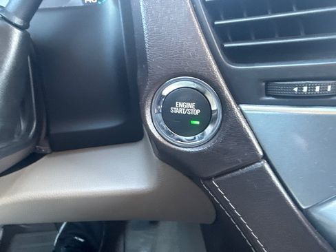 Used 2018 Chevrolet Suburban Premier AWD/4WD image 34