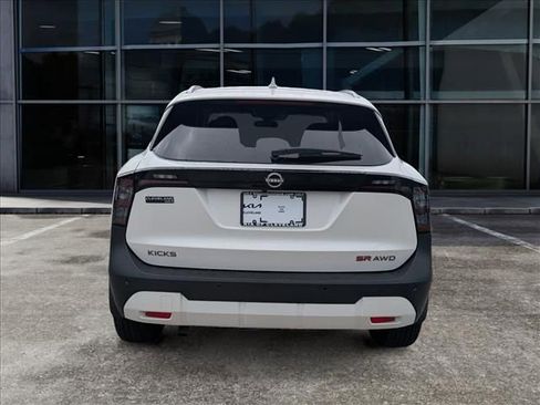 Used 2025 Nissan Kicks SR w/ SR Premium Package AWD/4WD image 6