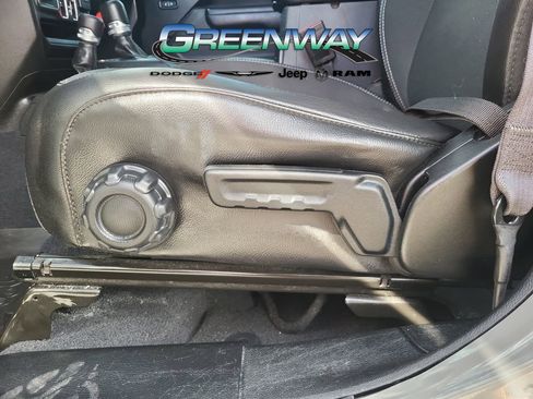 Used 2023 Jeep Gladiator Sport S image 17