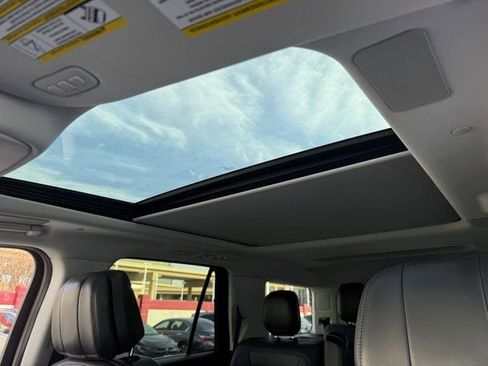 Used 2025 Lincoln Navigator Reserve image 23