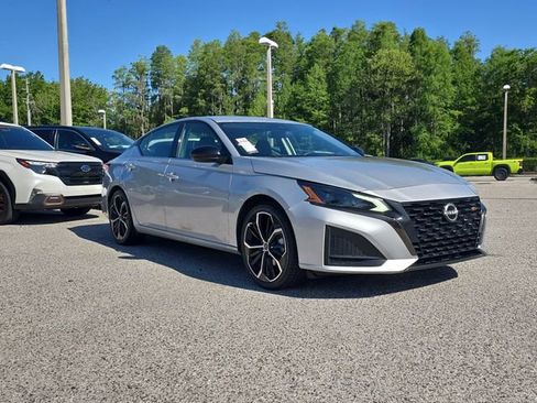 Certified 2024 Nissan Altima 2.5 SR FWD image 2