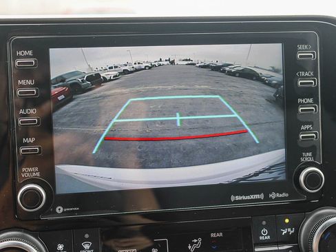 Used 2022 Toyota Highlander LE FWD image 25