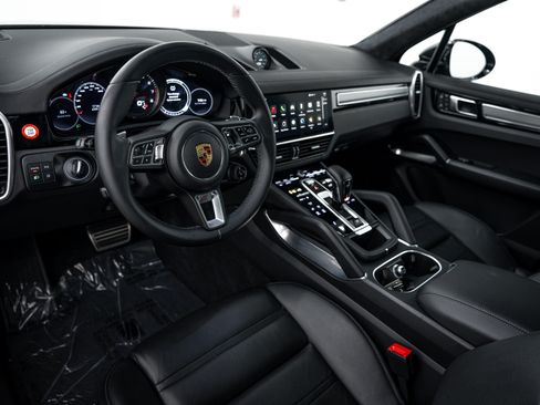 Certified 2023 Porsche Cayenne Turbo AWD/4WD image 4
