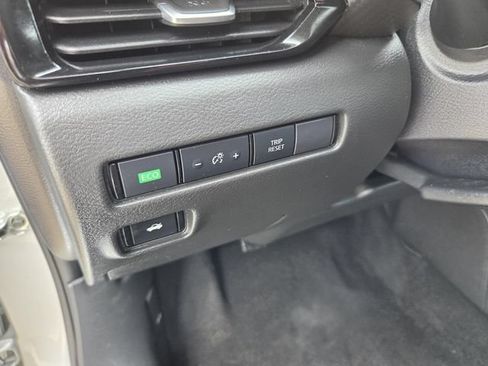 Used 2023 Nissan Sentra SV FWD image 6