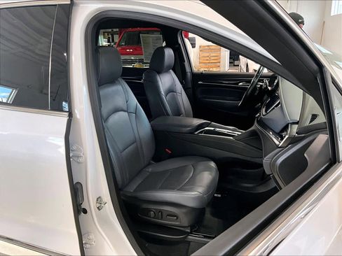 Used 2024 Buick Enclave Essence w/ Experience Buick Package image 11