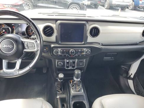 Used 2022 Jeep Wrangler Unlimited Sahara AWD/4WD image 13