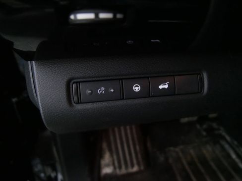 Used 2024 Nissan Pathfinder SV AWD/4WD image 18