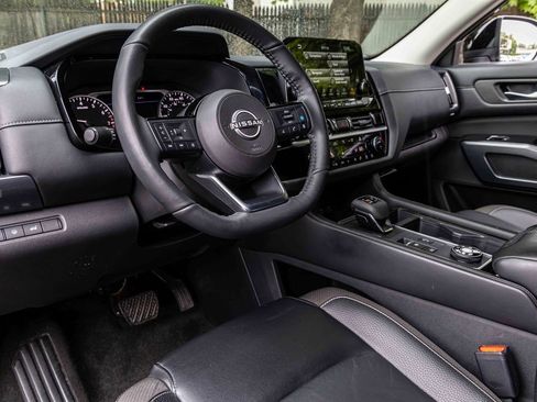 Certified 2024 Nissan Pathfinder SL image 7