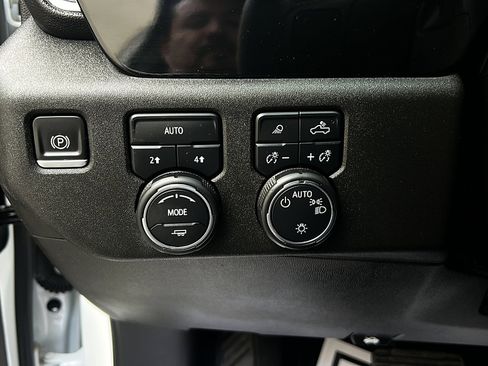 Used 2023 Chevrolet Silverado 1500 LT w/ Safety Package AWD/4WD image 17