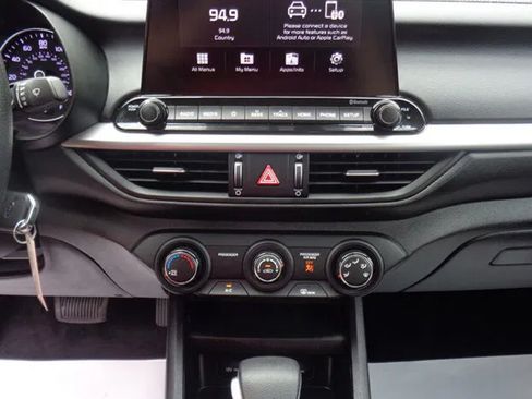 Used 2021 Kia Forte LXS FWD image 13