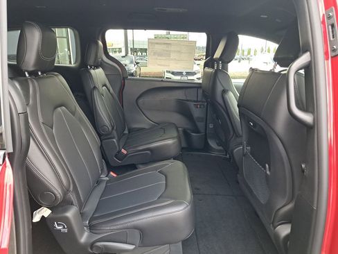 New 2026 Chrysler Pacifica Select w/ S Appearance Package FWD image 15