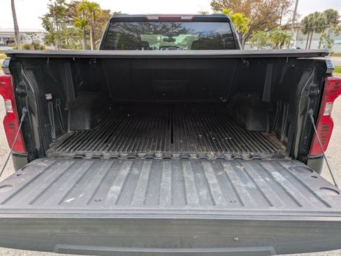 Used 2021 Chevrolet Silverado 1500 LT RWD image 12