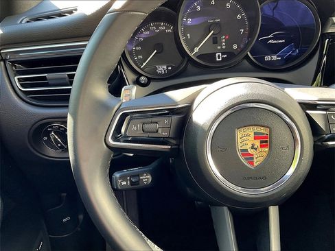 Certified 2025 Porsche Macan image 23