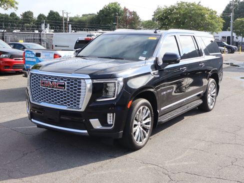 Used 2022 GMC Yukon XL Denali AWD/4WD image 16