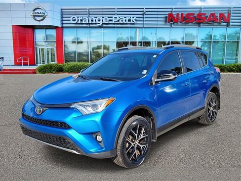 Used 2017 Toyota RAV4 SE image 4