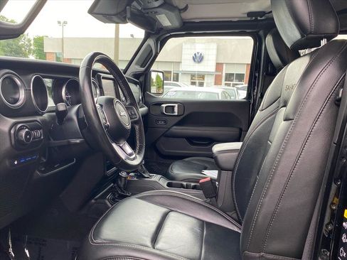 Used 2022 Jeep Wrangler Unlimited Sahara w/ Cold Weather Group AWD/4WD image 14