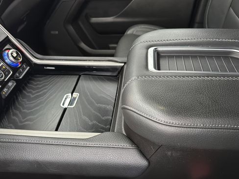 Used 2021 GMC Yukon Denali w/ Denali Premium Package image 29