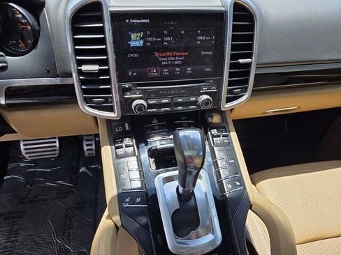 Used 2017 Porsche Cayenne S AWD/4WD image 9