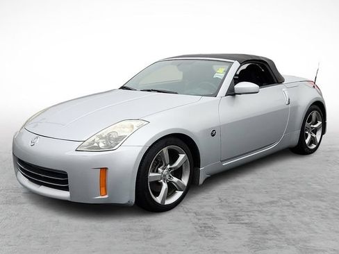 Used 2006 Nissan 350Z Touring RWD image 3