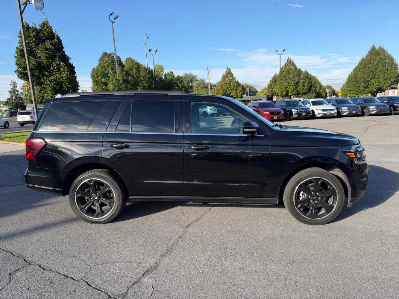 Used 2022 Ford Expedition Limited AWD/4WD image 6