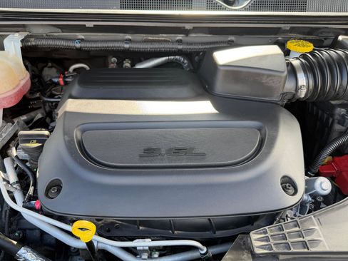 Used 2022 Chrysler Pacifica Touring-L w/ S Appearance Package image 39