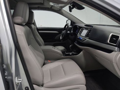 Used 2018 Toyota Highlander XLE image 21