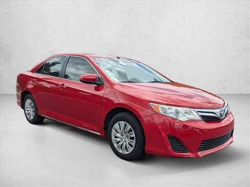 Used 2014 Toyota Camry LE FWD image 3