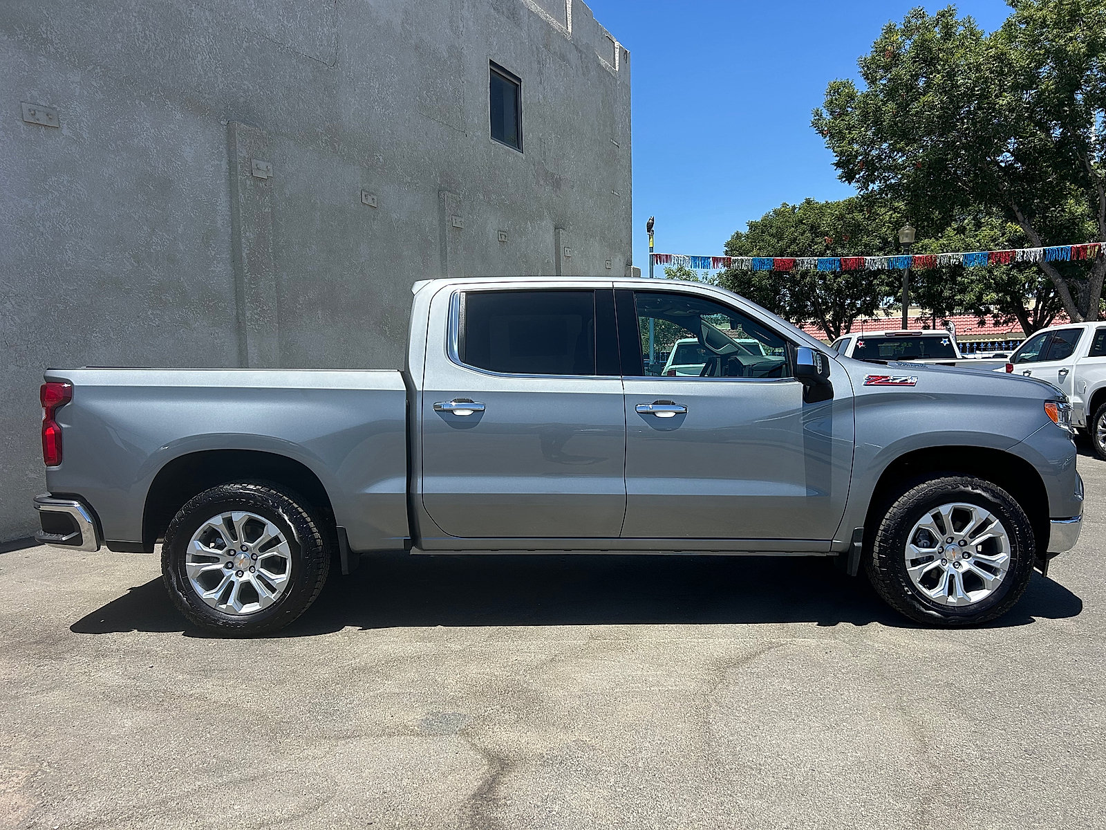 New 2026 Chevrolet Silverado 1500 LTZ w/ LTZ Premium Package AWD/4WD image 2