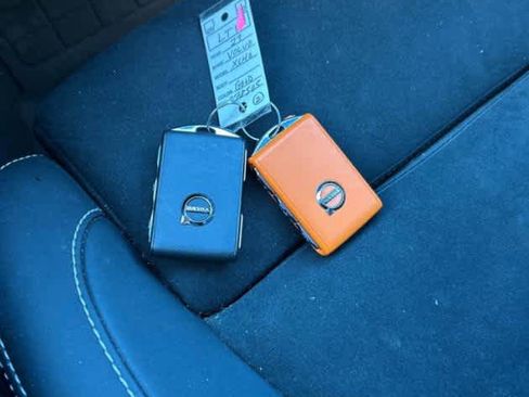 Used 2023 Volvo XC40 Recharge Ultimate w/ Protection Package Premier image 2