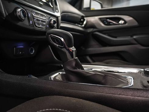 Used 2023 Chevrolet Traverse LT image 21