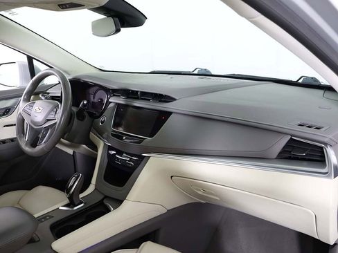 Used 2018 Cadillac XT5 Luxury w/ Driver Awareness Package image 32