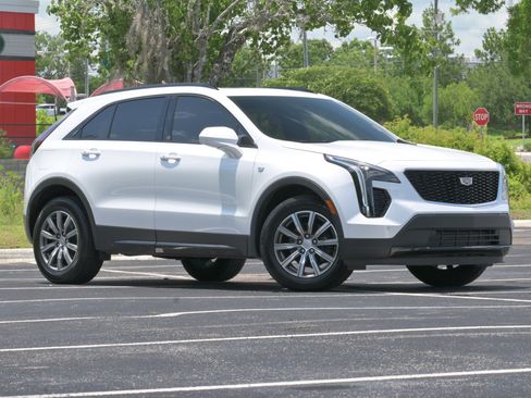 Used 2019 Cadillac XT4 Sport w/ Cold Weather Package FWD image 2