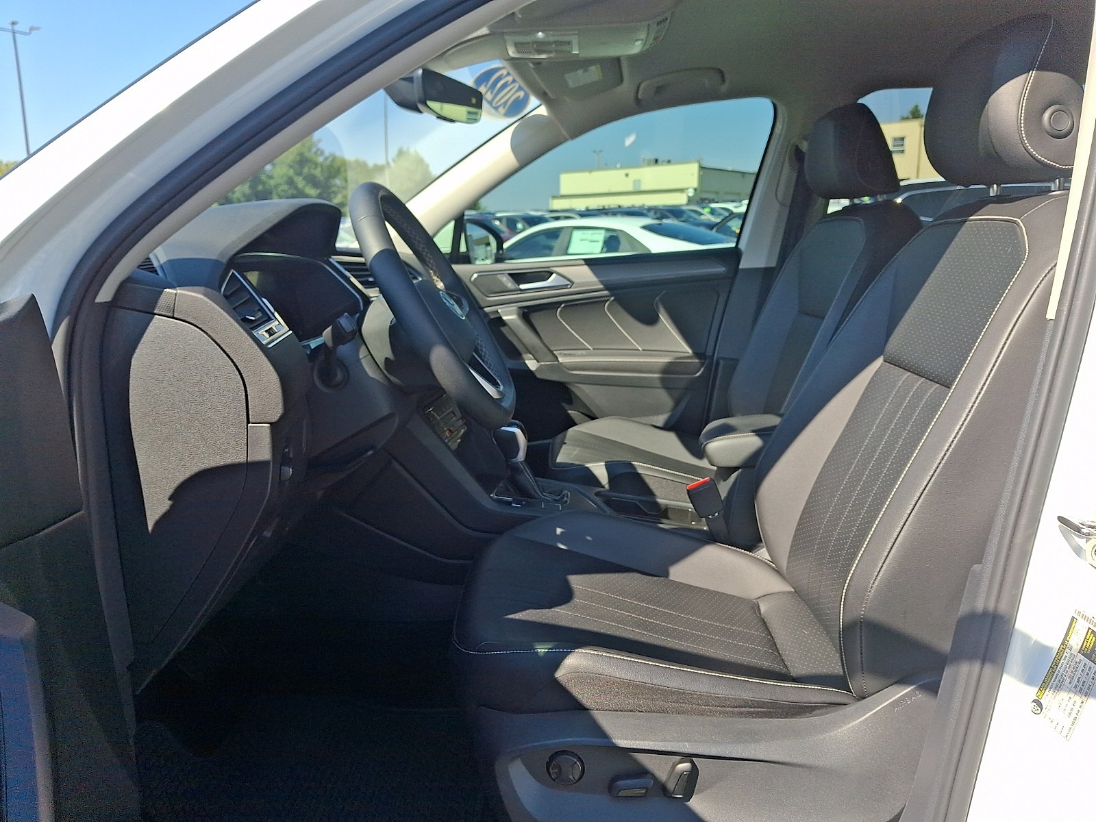 Used 2022 Volkswagen Tiguan SE FWD image 15