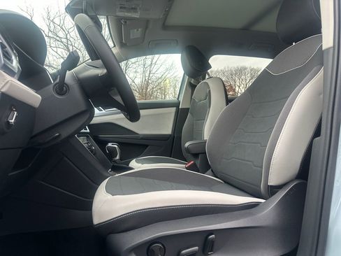 New 2026 Volkswagen Taos SE image 3