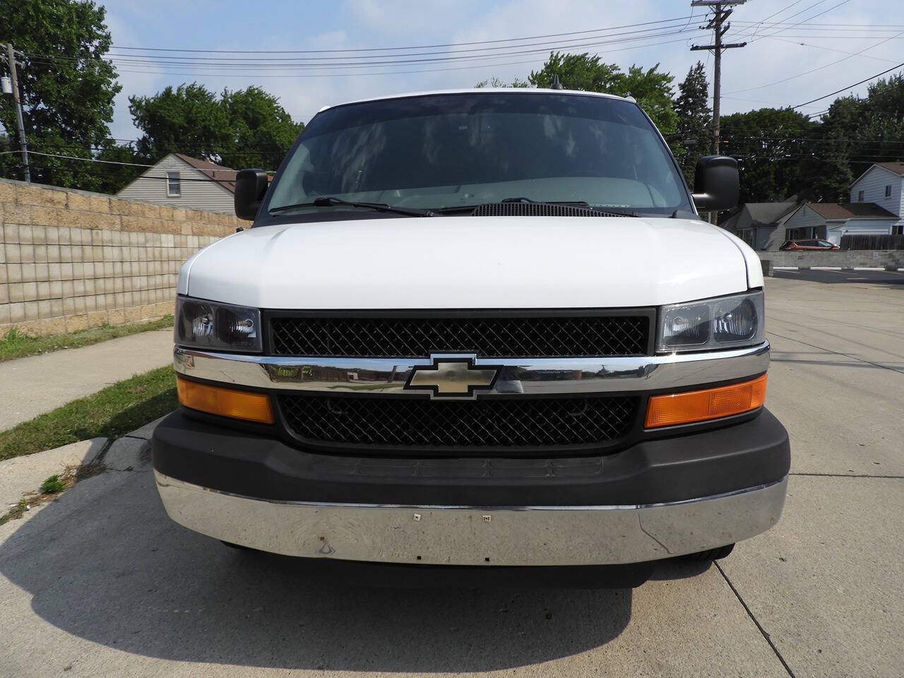Used 2016 Chevrolet Express 2500 LT w/ LT Preferred Equipment Group RWD image 3