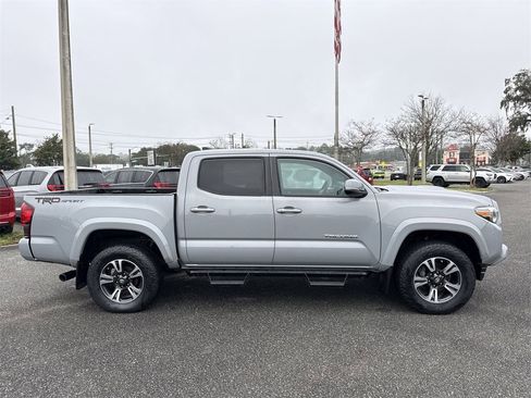 Used 2019 Toyota Tacoma TRD Sport image 2