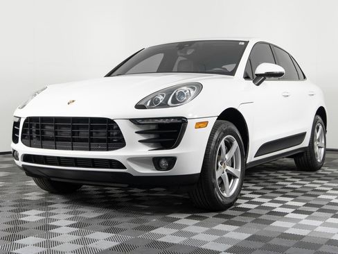Used 2018 Porsche Macan AWD/4WD image 2