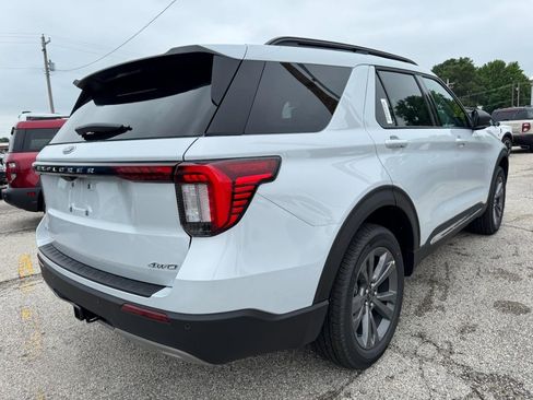 New 2025 Ford Explorer Active w/ Active Comfort Package image 3