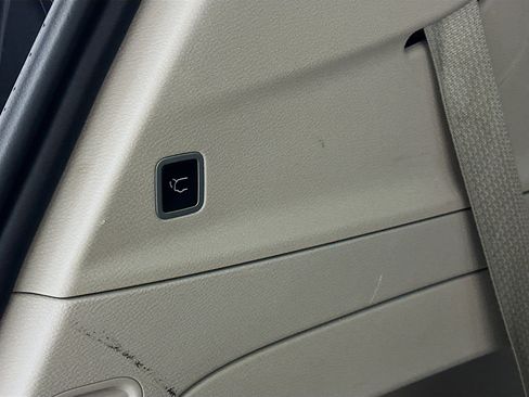 Used 2024 Chrysler Pacifica Touring-L image 31