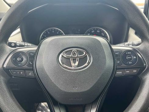Used 2021 Toyota RAV4 XLE FWD image 32